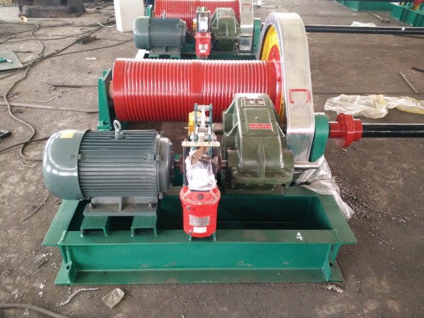 QHQ雙吊點(diǎn)卷揚(yáng)式啟閉機(jī)