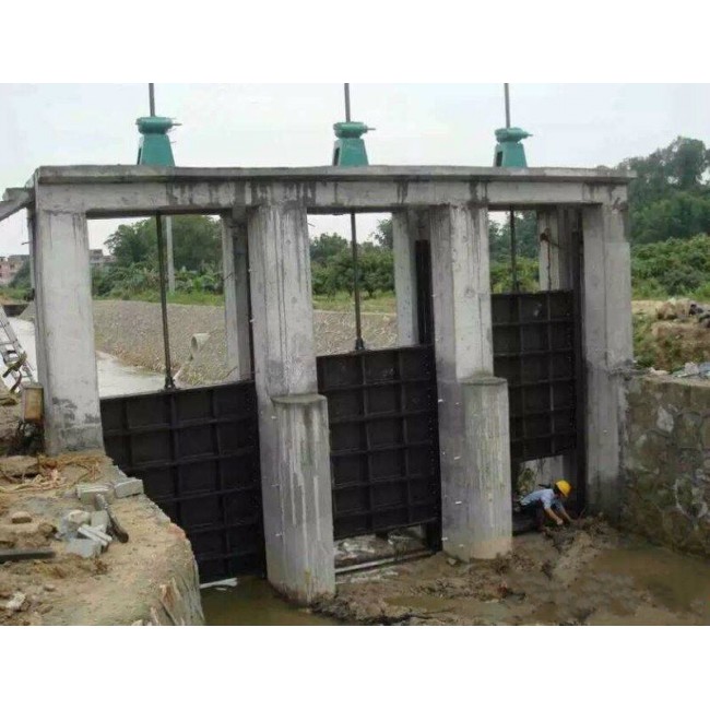 一體式鑄鐵閘門現(xiàn)場